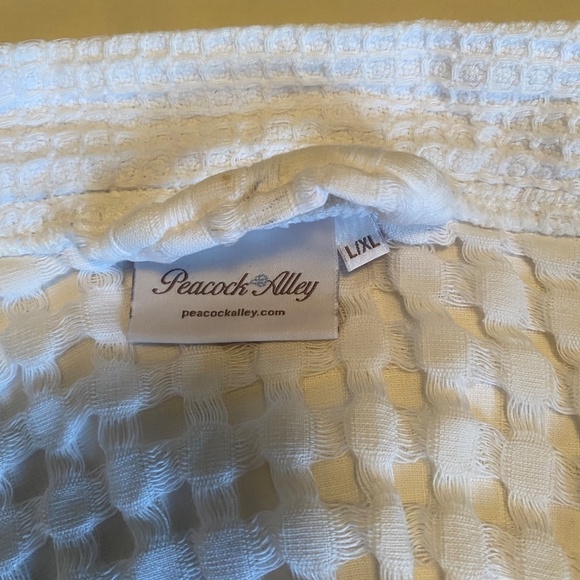 Peacock Alley Cotton Waffle Weave White w/Navy Piping Robe, Size Med Large - Picture 12 of 12